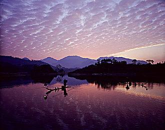 恐怖潜行FPS游戏新作《邪恶》将于2023年发售